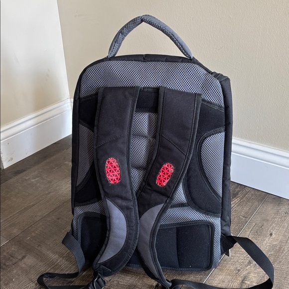 Heys' versatile Backpack - Picture 4 of 17